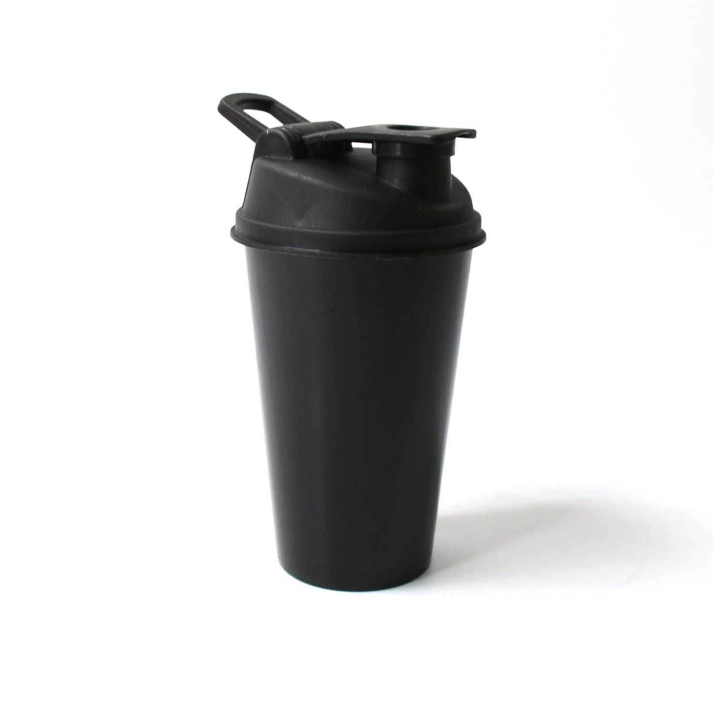 BPA free shaker bottle, leak-proof flip lid, ideal for protein shakes and pre-workout drinks.