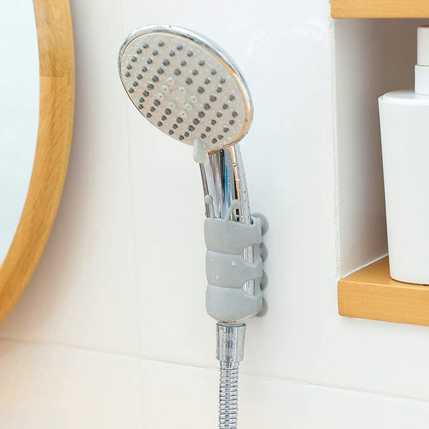 Plastic high-pressure shower head with multiple settings