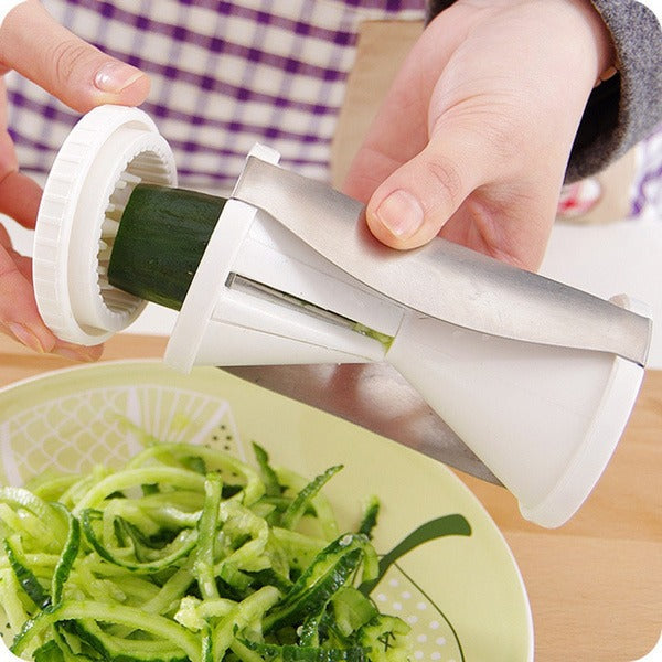 Fruit and vegetable spiral slicer for salads